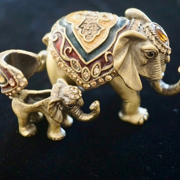 Elephant Mom and Baby Ring Protector - Picture 10 of 10